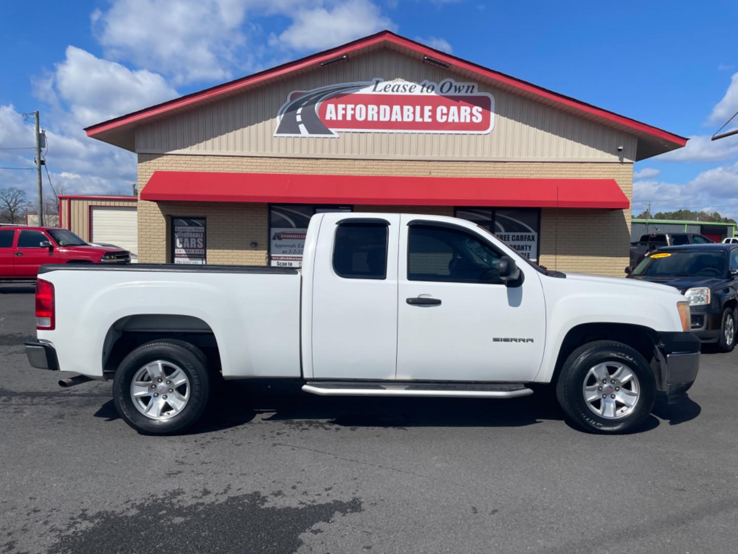 2011 White GMC Sierra 1500 Extended Cab (1GTR1TEX7BZ) with an V6, 4.3 Liter engine, Automatic, 4-Spd w/Overdrive transmission, located at 8008 Warden Rd, Sherwood, AR, 72120, (501) 801-6100, 34.830078, -92.186684 - Photo#0